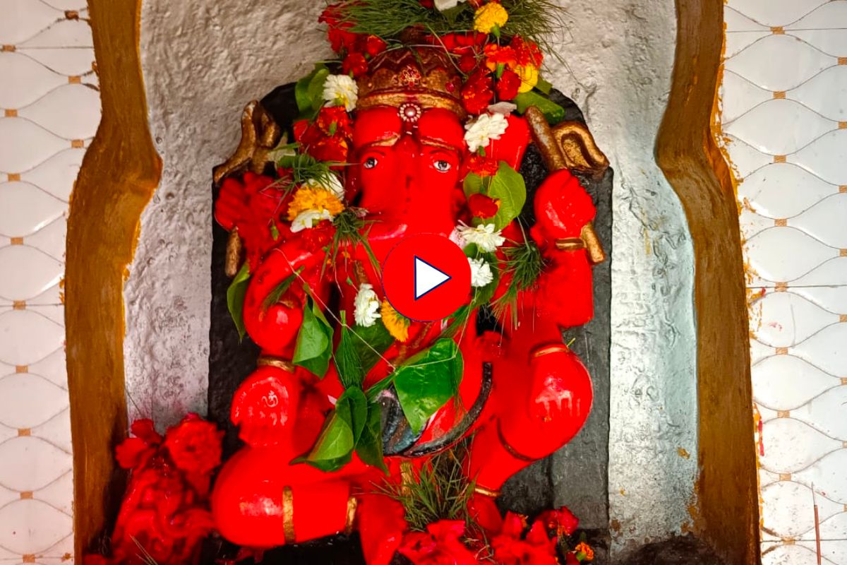 Nashik : भक्तांच्या हाकेला धावून जाणारा बाप्पा, उजव्या सोंडेच्या गणपतीची आहे दूरवर कीर्ती, Video