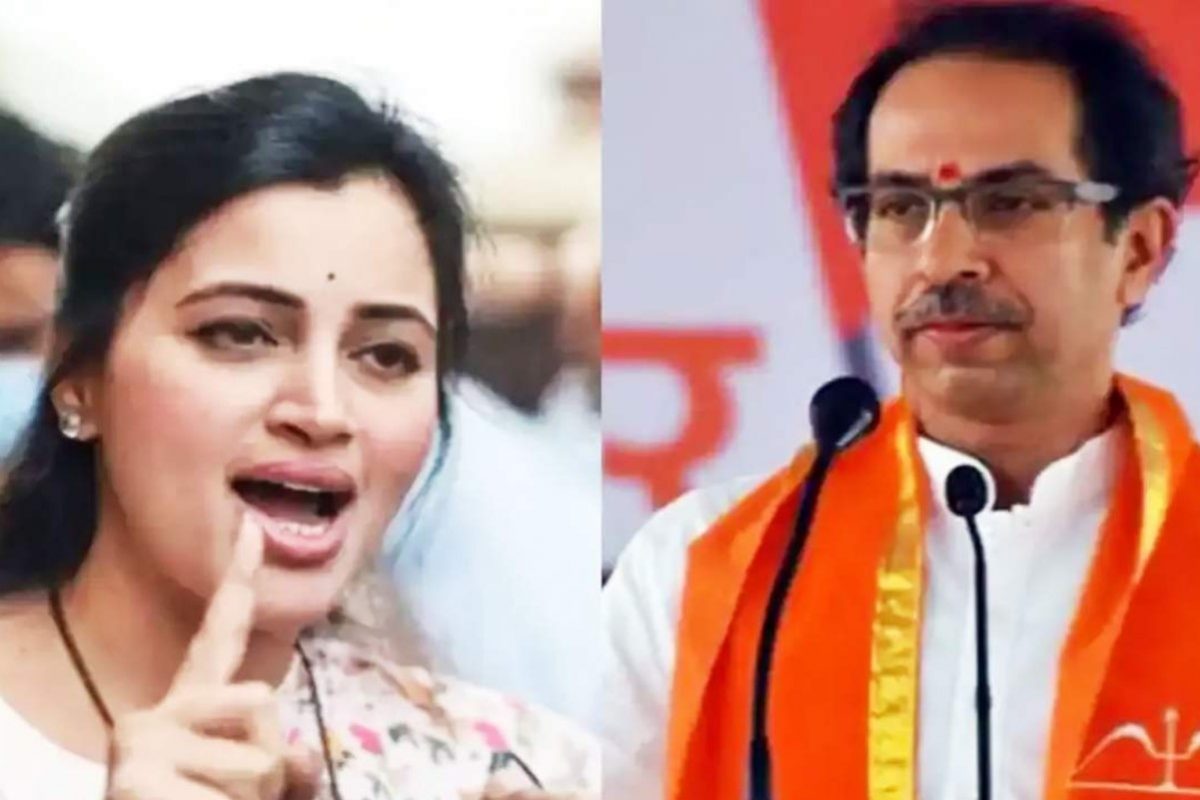 Navneet Rana : पक्ष आणि चिन्ह गेल्यावर उद्धव ठाकरेंवर नवनीत राणांचा प्रहार म्हणाल्या...