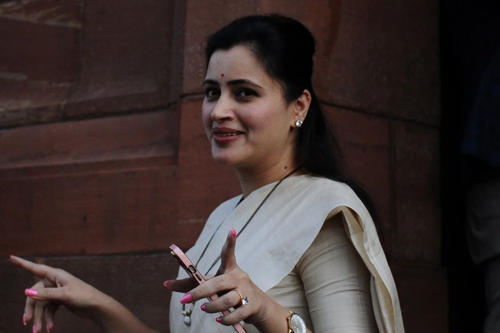 मुलीने-मुलीसोबत लग्न करणे हे.., व्हेंलटाईन डेच्या दिवशी नवनीत राणांचं मोठं विधान