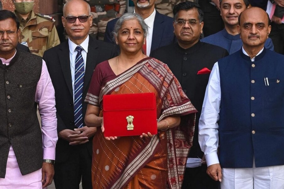  सरकार दरवर्षी 1 फेब्रुवारीला सादर करत असलेला ,[object Object],हाच देशाचा लेखाजोखा असतो. सरकारला वर्षभरात कुठून कमाई होईल आणि कुठे आणि किती खर्च होईल ही सर्व माहिती यामध्ये दिलेली असते. मात्र अनेकांना बजेटचे भाषण हे कंटाळवाणे वाटते. कारण त्यांना यामधील शब्दांचे अर्थ कळत नाही. आज आपण बजेटमध्ये वापरल्या जाणाऱ्या शब्दांचे अर्थ जाणून घेणार आहोत.