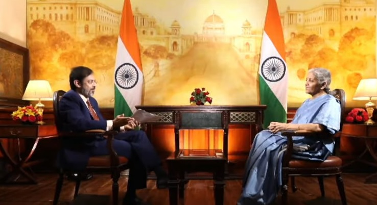  मुंबई : अर्थमंत्री<a href="https://lokmat.news18.com/tag/nirmala-sitharaman/"> निर्मला सीतारामन </a>यांनी CNN-News18 ला बजेटनंतर सर्वात मोठी मुलाखत दिली. यावेळी त्या अनेक विषयांवर बोलल्या. बजेटमधील अनेक मुद्दे त्यांनी या <a href="https://lokmat.news18.com/maharashtra/nirmala-sitharaman-exclusive-interview-news18-budget-2023-old-vs-new-tax-regime-and-other-budget-highlights-live-updates-in-marathi-824545.html">मुलाखतीदरम्यान</a> उलगडले. यावेळी त्यांनी कोरोना काळातील आव्हानांवरही भाष्य केलं.