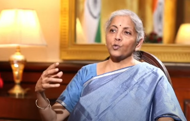  मुंबई : देशाचं बजेट नुकतंच<a href="https://lokmat.news18.com/tag/nirmala-sitharaman/"> अर्थमंत्री निर्मला सीतारामन</a> यांनी सादर केलं. या<a href="https://lokmat.news18.com/tag/budget/"> बजेटमध्ये</a> सीतारामन यांनी मध्यम- वर्ग, छोटे व्यावसायिक आणि शेतकऱ्यांना मोठा दिलासा दिला आहे. अर्थमंत्र्यांनी मध्यमवर्गीय लोक आणि शेतकऱ्यांच्या बकेटलिस्टचा विचार केला.