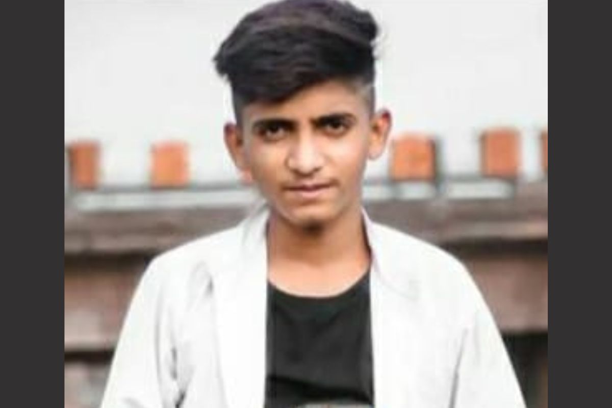 या घटनेमुळे आश्रम शाळांमध्ये शिकणाऱ्या विद्यार्थ्यांच्या सुरक्षेचा प्रश्न पुन्हा एकदा ऐरणीवर आला आहे.