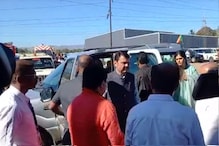 मोठी बातमी, देवेंद्र फडणवीस आणि पंकजा मुंडे एकाच कारने आले एकत्र