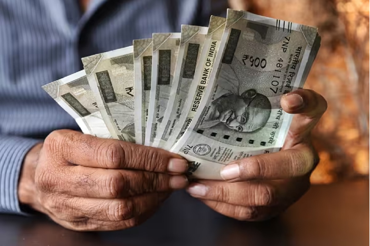 ज्येष्ठ नागरिकांना लाभ देणारी ही योजना केंद्र सरकार चालवते.