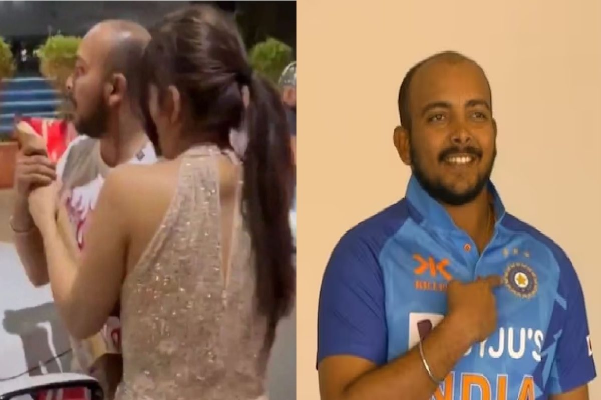 भारताचा युवा क्रिकेटर पृथ्वी शॉ सध्या वादाच्या भोवऱ्यात अडकला आहे. काल सेल्फी न देण्याच्या कारणावरून पृथ्वी शॉ बसलेल्या गाडीवर सोशल मीडिया इन्फ्लूएंसर सपना गिल आणि तिच्या मित्रांनी हल्ला केला. याचा व्हिडीओ सोशल मीडियावर व्हायरल झाला असून यामुळे बरीच खळबळ उडाली आहे. दोन्ही ही बाजुंनी ओशिवारा पोलीस स्थानकात तक्रार दाखल केली गेली आहे. पृथ्वी शॉवर तरुणीने मद्यपान करून मारहाण केल्याचा आरोप केला आहे. तसेच पृथ्वीने दाखल केलेल्या तक्रारीवर पोलिसांनी सपना गिल आणि तिच्या मित्रांना अटक करण्यास सुरुवात केली आहे.