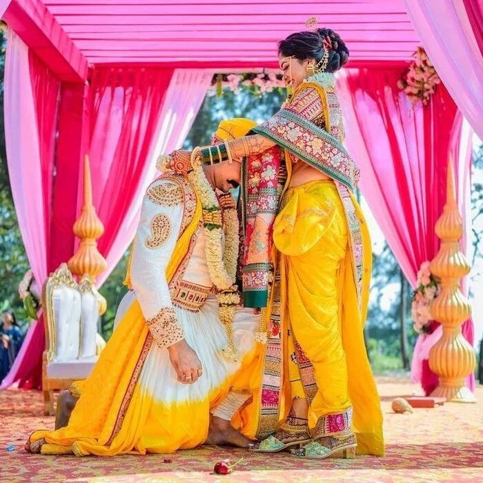 अभिजीतने जून महिन्यात सेजलसह गुपचूप साखरपुडा उरकला होता. सोशल मीडियावर फोटो शेअर करत याबाबत त्याने चाहत्यांना माहिती दिली होती.