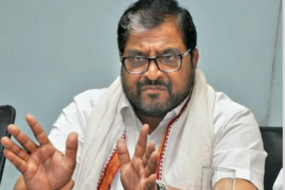 ...तर शेतकऱ्याचा करंट तुम्हाला सोसणार नाही, राजू शेट्टींनी महावितरणच्या अधिकाऱ्यांना धरलं धारेवर