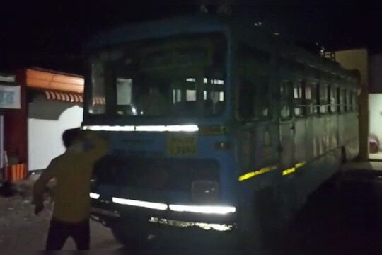 Ravikant Tupkar : स्वाभिमानीचे आंदोलन चिघळले, वाशिममध्ये बस आणि महावितरणचे कार्यालय पेटवण्याचा प्रयत्न