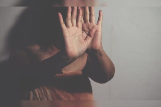 Amravati Sister Sexually Assaulted : तिच्या रक्षणाचे बांधले बंधन, तिच्याच शरिराचे तोडले लचके, भाऊ-बहिण नात्याची भयानक घटना