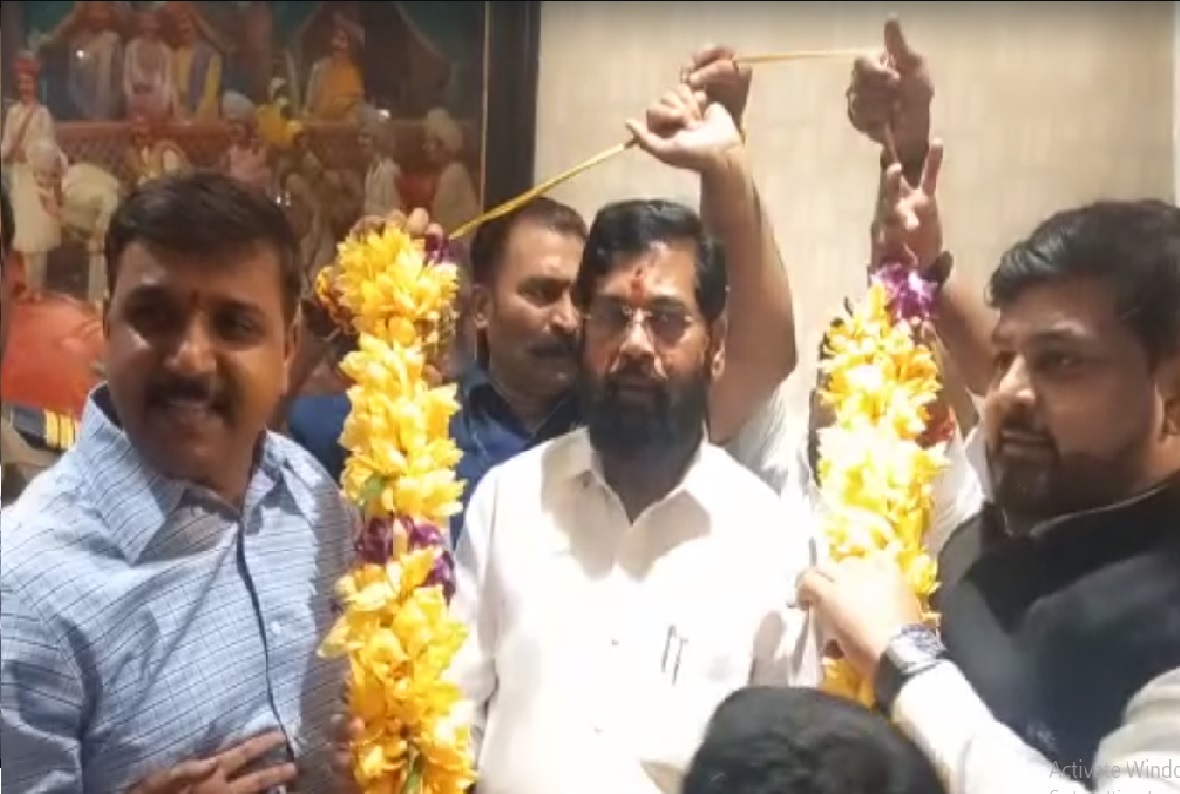 मुख्यमंत्री एकनाथ शिदे यांचा आज वाढदिवस आहे. त्या निमित्ताने राज्यभर त्यांचे समर्थक शिवसैनिक मोठ्या जल्लोषात वाढदिवस साजरा करत आहेत.