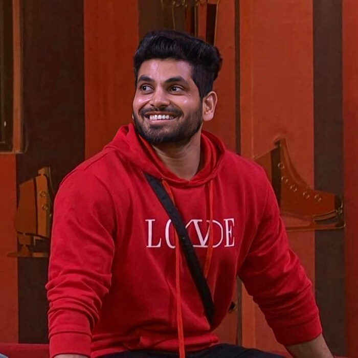  फक्त अभिनेत्रीच नव्हे तर अनेक अभिनेत्यांनासुद्धा कास्टिंग काऊचसारख्या प्रकारांना सामोरं जावं लागलं आहे. 