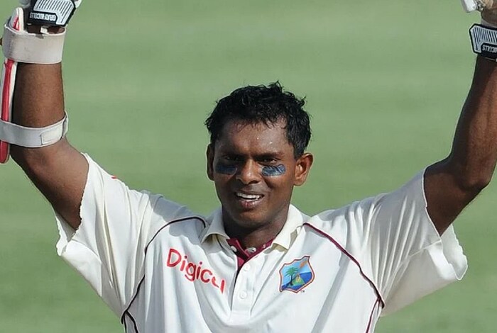 तेगनारायणने आतापर्यंत ५ डाव खेळले असून यात द्विशतक केलंय. तर शिवनारायण यांना पहिल्या कसोटी शतकासाठी ८ वर्षे ५२ डाव खेळावे लागले होते. चंद्रपॉल यांनी कसोटीत १६४ सामने खेळताना ११८६७ धावा केल्या होत्या. यात ३० शतकांचा समावेश आहे.