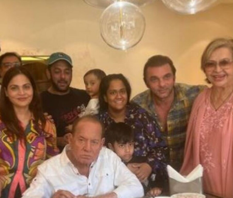 सलीम खान यांचा मोठा मुलगा आणि सलमान खानचा भाऊ अभिनेता अरबाज खान आपल्या 'द अनव्हिजिबल विथ अरबाज खान' या कार्यक्रमातून भेटीला येत असतो. 