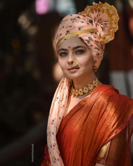  परंतु त्याने केलंच नाही. शेवटी सोनालीने स्वतः पुढाकार घेत आपल्या सिनिअरला प्रपोज केलं होतं. 
