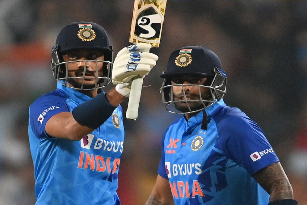 IND VS AUS : टीम इंडियाच्या प्लेयिंग 11 मधून सूर्यकुमार, अक्षर पटेल बाहेर!