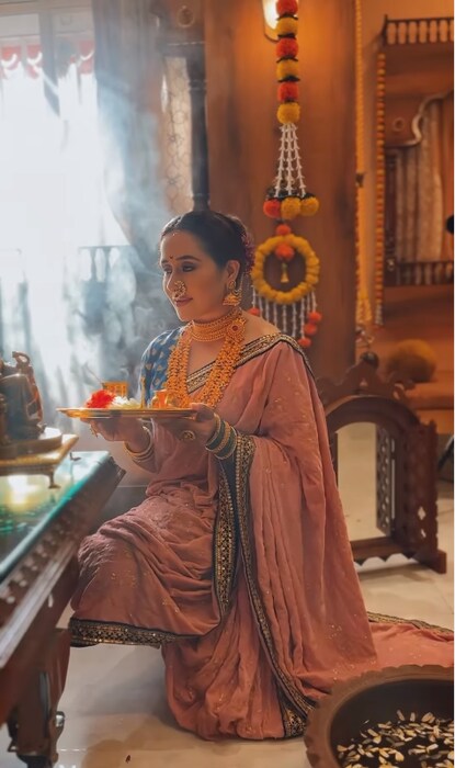  बिग बॉसमुळे तेजस्विनीला प्रेक्षकांचं खूप प्रेम मिळालं. दरम्यान तिच्या नव्या फोटोशूटनं पुन्हा लक्ष वेधलंय.