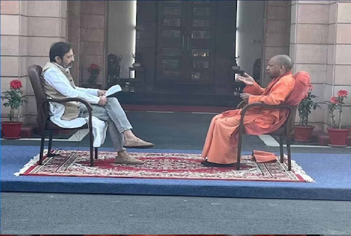 रामचरित मानसमध्ये निसाद राज आणि शबरीचे सुद्धा चित्र आहे. हे बुद्धी नसलेल्या लोकांचे कृत्य आहे.