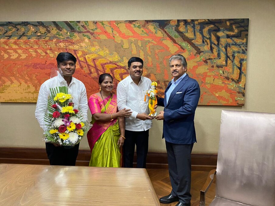दरेकर यांच्या या अफलातून संकल्पनेची चर्चा देशभर झाली. अगदी उद्योजक आनंद महिंद्रा यांनी देखील या मोबाईल मंगल कार्यालयाची दखल घेतली आहे. 