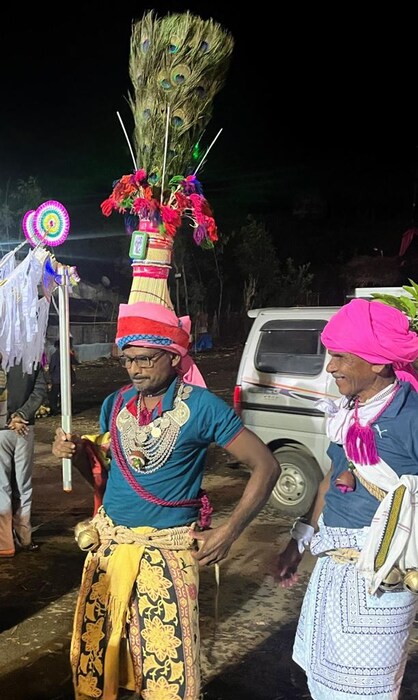 1246 पासून सुरु झालेला हा होलिकोत्सव आजही आपले एकतेतील आणि सामानातेतील वैविध्याचे रंग आणि पाम्पारिक स्वरूप कायम ठेवून आहे.