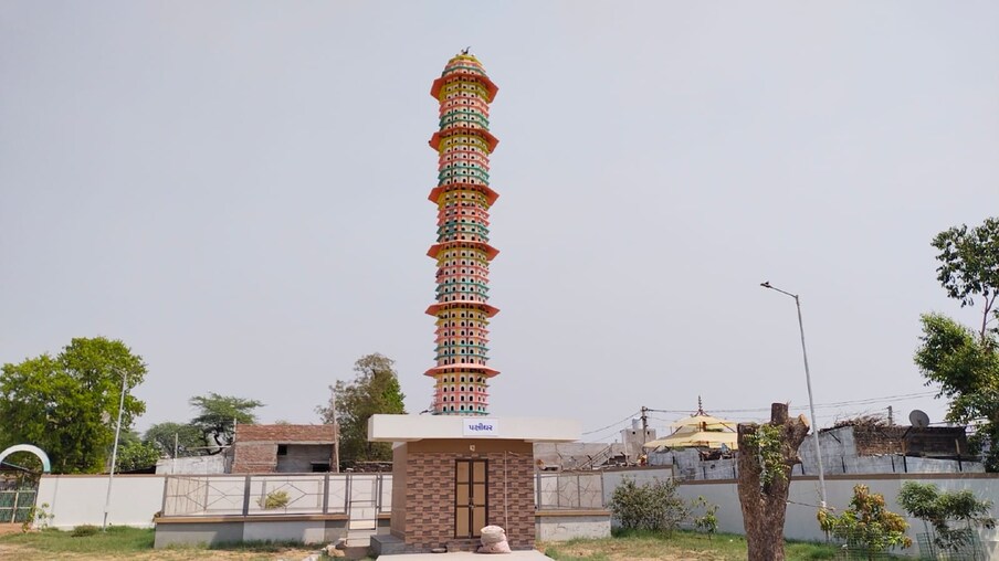 या स्मशानातील 80 टक्के काम पूर्ण झालं असून ते सध्या परिसरातील आकर्षणाचं केंद्र बनलंय. 