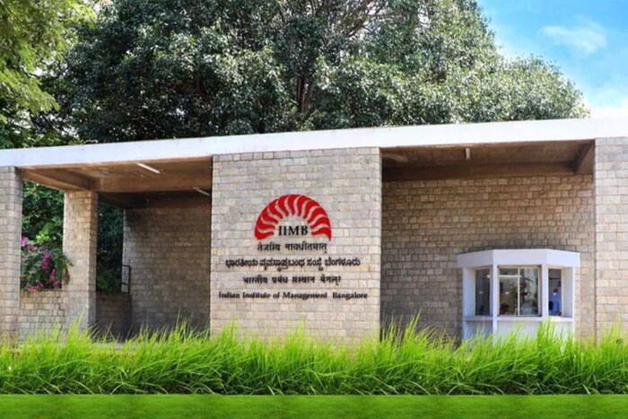 IIM बंगलोर – IIM बंगलोर देशातील शीर्ष MBA महाविद्यालयांच्या यादीत दुसऱ्या क्रमांकावर आहे. या महाविद्यालयात प्रवेश घेण्याचे प्रत्येकाचे स्वप्न असते.