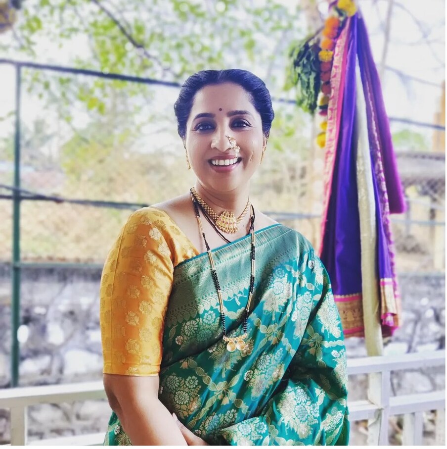आई कुठे काय करते फेम मधुराणी गोखले प्रभुलकर हिनं देखील यानिमित्त खास पारंपरिक लूकमधील फोटो शेअर केले आहेत. 