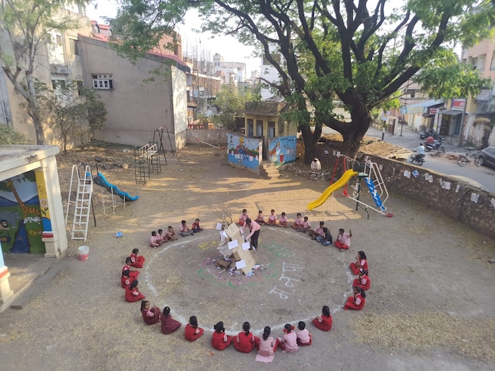 जगातील खंड, देश, महासागर, पर्यटन स्थळे, खेळ, कविता, कोडी, शब्द, इंग्रजी उच्चार, शिष्यवृत्ती, जनरल नॉलेज आदी माहिती विद्यार्थ्यांना सहज उपलब्ध होते. 