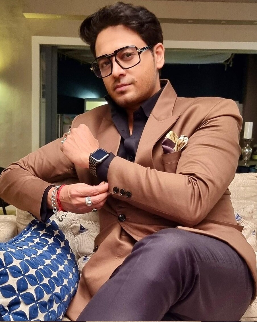 'अनुपमा'मधून गौरव खन्नाला जी लोकप्रियता मिळाली, ती याआधी कोणत्याही शोमधून मिळालेली नाही. गौरवनं कयामत, सिंदूर तेरे नाम का, कुमकुम - एक प्यारा सा बंधन अशा अनेक मालिकांमध्ये काम केले होते. (फोटो साभार- इंस्टाग्राम @gauravkhannaofficial)