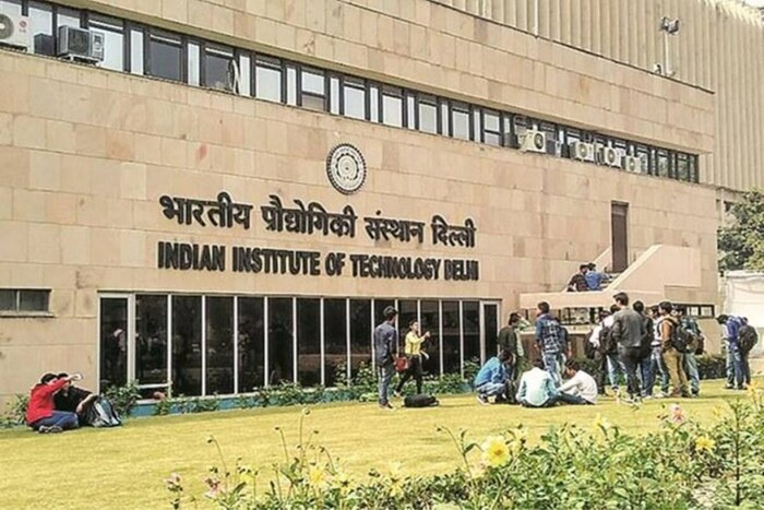 IIT दिल्ली - IIT दिल्लीचा मॅनेजमेंट स्टडीज विभाग देशातील शीर्ष MBA कॉलेजांच्या यादीत चौथ्या क्रमांकावर गणला जातो.