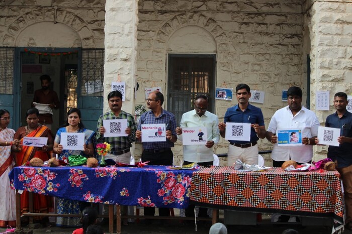 यादव यांनी नव्या तंत्रज्ञानाचा वापर करीत क्यूआर कोड शिक्षण प्रणालीची निर्मिती केली. त्यामुळे विद्यार्थ्यांसाठी शिक्षण प्रक्रिया सोपी आणि सुलभ झाली आहे. 