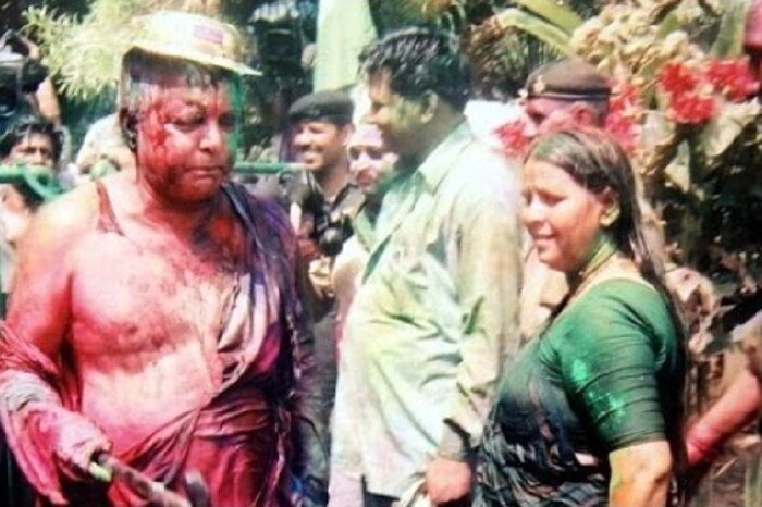 बिहारचे माजी मुख्यमंत्री आणि राष्ट्रीय जनता दलाचे प्रमुख लालू यादव हे सध्या प्रकृतीने अस्वस्थ आहेत. एकेकाळी पाटणा येथील त्यांच्या निवासस्थानी खेळली जाणारी होळी खूप प्रसिद्ध होती. त्यांच्या घरी होळीचा सदराफाड कार्यक्रम असायचा. लालू आणि त्यांची पत्नी राबडी स्वतः होळी खेळायचे. ते वरपासून खालपर्यंत रंगांनी न्हाऊन निघत होते. जोरदार होळी खेळल्यानंतर त्यांच्या निवासस्थानी आलेल्या लोकांसाठी चविष्ट पदार्थांची सोय होती.