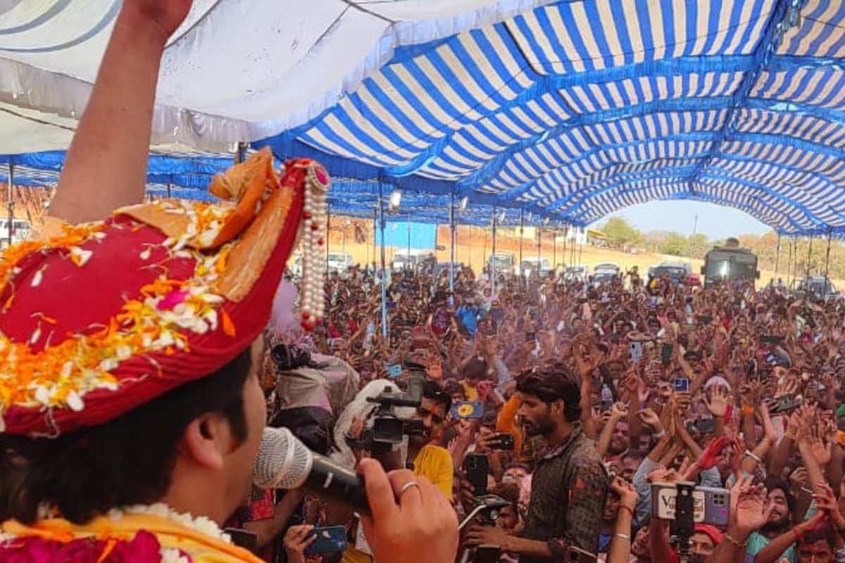 बागेश्वर बाबाच्या दरबारात नेऊ शकला नाही पती, पत्नीने उचललं टोकाचं पाऊल