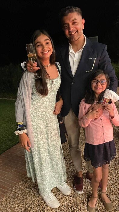 होणाऱ्या पतीबद्दल सांगताना दलजित म्हणाली, निखिल अजूनही कामात आहे, तो दररोज करुन काय-काय झालं काय सुरु आहे याची चौकशी करतो. माझ्याकडून उत्तर नाही मिळालं तर माझ्या आई आणि बहिणीला फोन करुन माहिती करुन घेतो. 