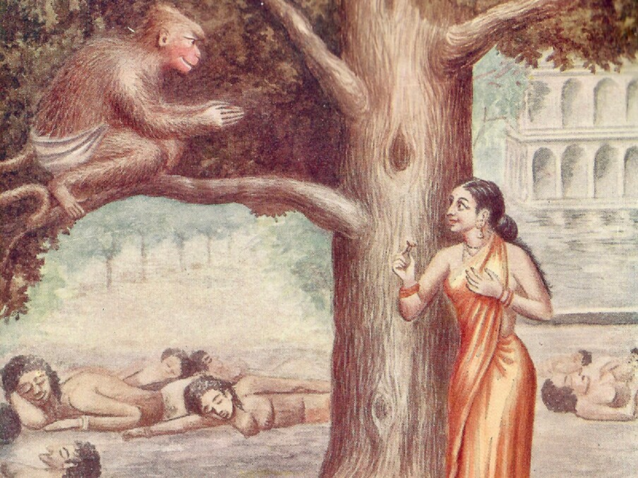"आनंद रामायण" नुसार, राजा पद्माक्षाला पद्मा नावाची मुलगी होती, ती देवी लक्ष्मीचा अवतार होती. तिचा विवाह सोहळा पार पडल्यावर राक्षस येऊन तिच्या वडिलांना मारतात. दु:खी झालेली पद्मा आगीत उडी घेते. रावणाला तिचे शरीर मिळते, जे 5 रत्नांमध्ये बदलले होते. तो तिला एका पेटीत बंद करून लंकेला घेऊन जातो. मंदोदरी पेटी उघडते आणि पाहते तर आत पद्मा असते.(विकी कॉमन्स)