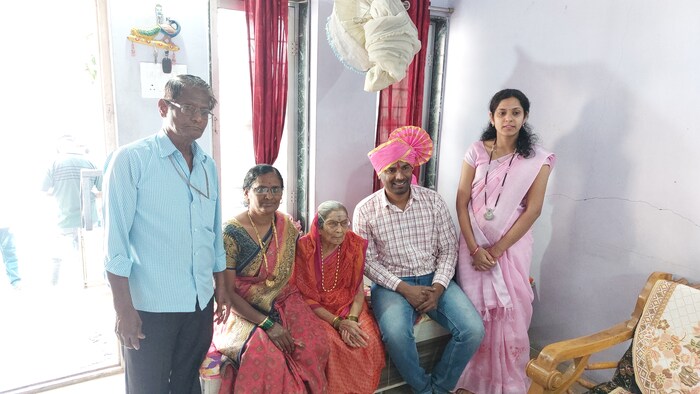 प्रमोद यांचा विवाह झाला असून त्यांना एक मुलगी आहे. ते आपल्या पत्नीला आणि मुलीला सोडून पुण्यात MPSC च्या तयारीसाठी राहत होते.