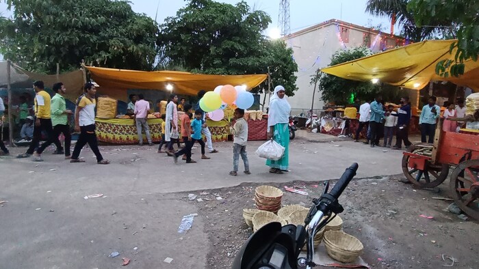 नुकतेच 15 व 16 मार्चला यंदाचा उरूस संपन्न झाला. गावातील दरवर्षी होणाऱ्या उरुसासाठी पै-पाहुणे गोळा होतात. 