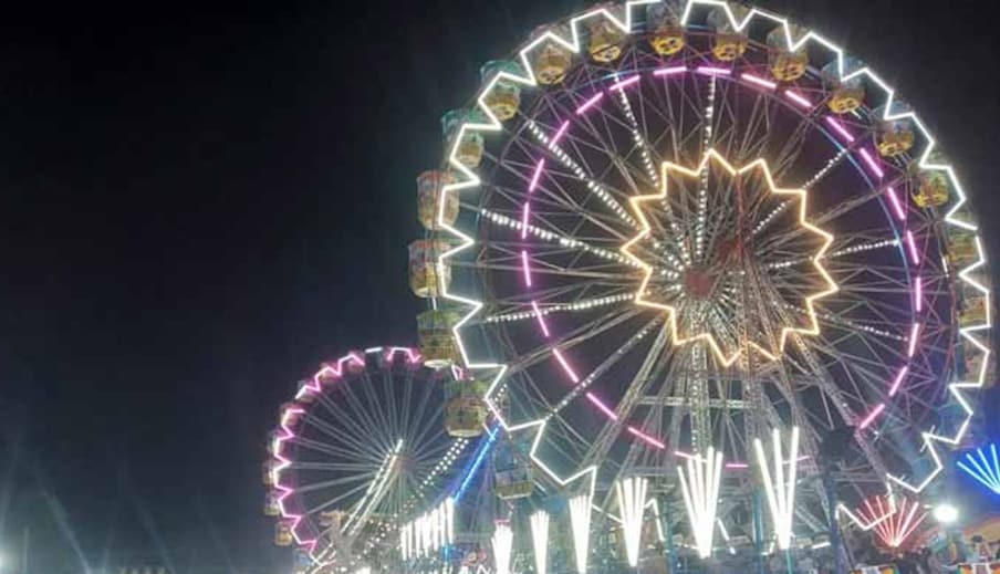 यंदा यात्रेनिमित्त संपूर्ण मंदिरावर व मंदिर परिसरात विद्युत रोषणाई करण्यात आली होती. त्यामुळे मंदिर परिसर विद्युत रोषणाईने उजळून निघाला.