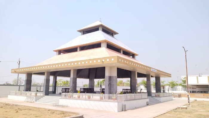 फक्त 1 रुपयाच्या टोकनमध्ये इथं कोणत्याही व्यक्तीवर अंत्यसंस्कार करता येतात. ( सर्व फोटो : निलेश राणा, प्रतिनिधी, बनासकांठा)