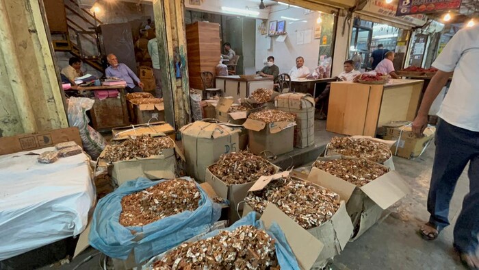  स्वस्त मसाले मिळणाऱ्या मुंबईतील या मार्केटबाबत अधिक वाचण्यासाठी क्लिक करा