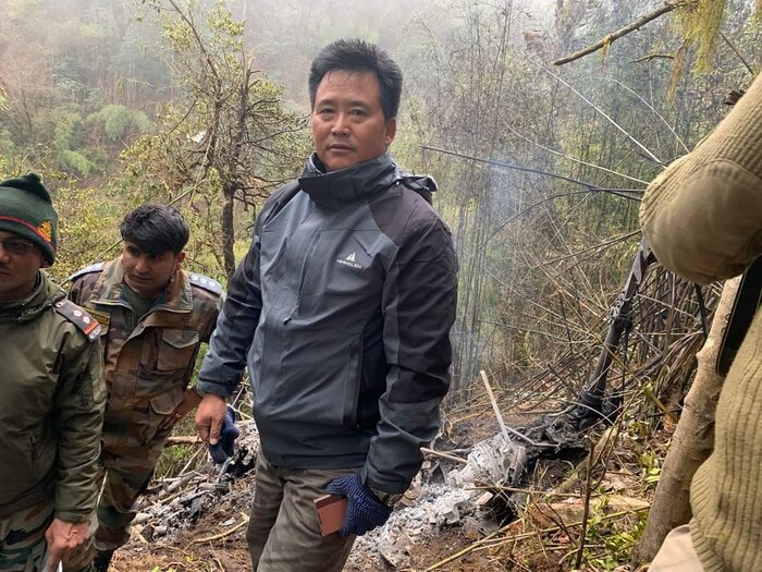 संरक्षण मंत्रालयाचे प्रवक्ते लेफ्टनंट कर्नल महेंद्र रावत यांनी सांगितले की, गुरुवारी सकाळी जवळपास सव्वा नऊच्या सुमारास अरुणाचल प्रदेशातील बोमडिला इथं एका ऑपरेशनल सॉर्टीवेळी लष्कराचं चीता हेलिकॉप्टर कोसळलं. 