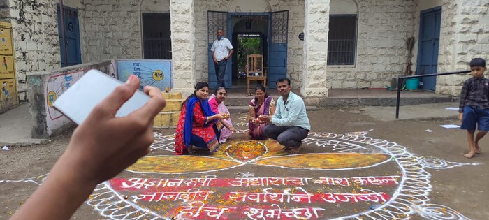 यादव यांनी सन 2021 पासून शाळेत विविध उपक्रम राबवले. त्यात आठवडी बाजार, परसबाग, पुस्तकांची गुढी, कोरोनाची होळी, माझी राखी माझ्या सैनिकासाठी अशा उपक्रमांचा समावेश आहे. 