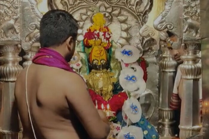 गुढीपाडवा हा साडेतीन शुभमुहूर्तांपैकी एक मुहूर्त आहे. तसेच नवीन वर्षाचा पहिला दिवस असल्यानं आज देवीची अलंकार पुजा करण्यात आली. 