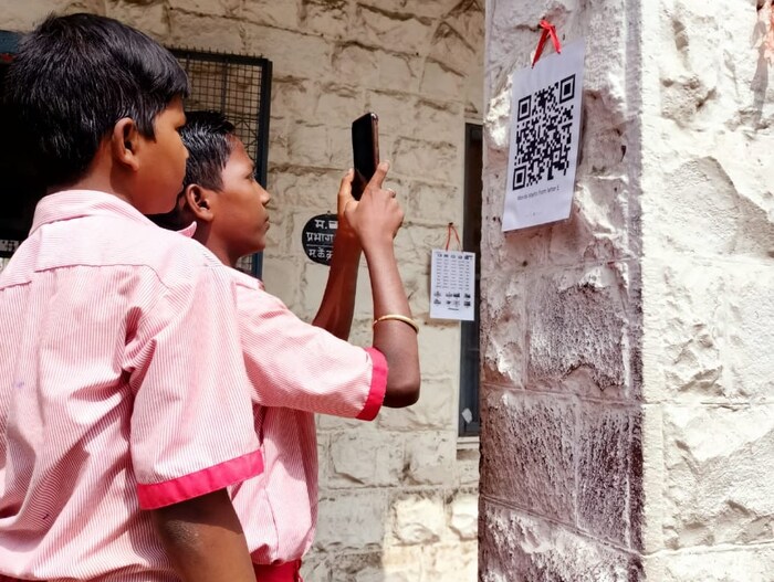 डिजीटल शिक्षण प्रणालीत क्यूआर कोडचा वापर ही भविष्यातील सुलभ शिक्षणाची पहिली पायरी आहे. त्यामुळे विद्यार्थ्यांना हवे ते ज्ञान चटकन मिळणार आहे.
