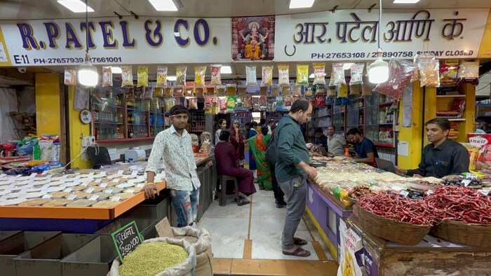 कोरोना काळात सरकारच्या विनंतीवरुन येथील कामगारांनी जीव धोक्यात घालून काम केलं होतं. 