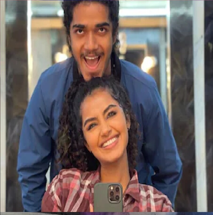 या फोटोत ती भावासोबत छान पोझ देताना दिसत आहे. आपल्या बालपणाचा फोटो तिनं भावाच्या वाढदिवसानिमित्त शेअर केली आहे. 27 वर्षाची ही अभिनेत्री साऊथमधील लोकप्रिय अभिनेत्री आहे