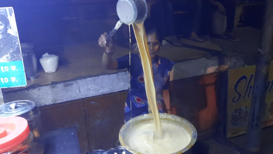 जयश्री यांच्या घरातील परंपरागत हा व्यवसायआहे. त्यांच्या पतीच्या निधनानंतर त्यांनी घरच्या मंडळींना सोबत घेऊन महानगरपालिकेच्या शेजारी हा बासुंदी चहाचा गाडा सुरू केला.
