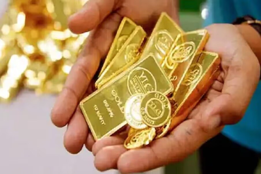 भारतीयांना सोनं खरेदीचं मोठं आकर्षण आहे. वाढदिवस, सण किंवा घरातील मंगल प्रसंगी सोन्याची खरेदी केली जाते.