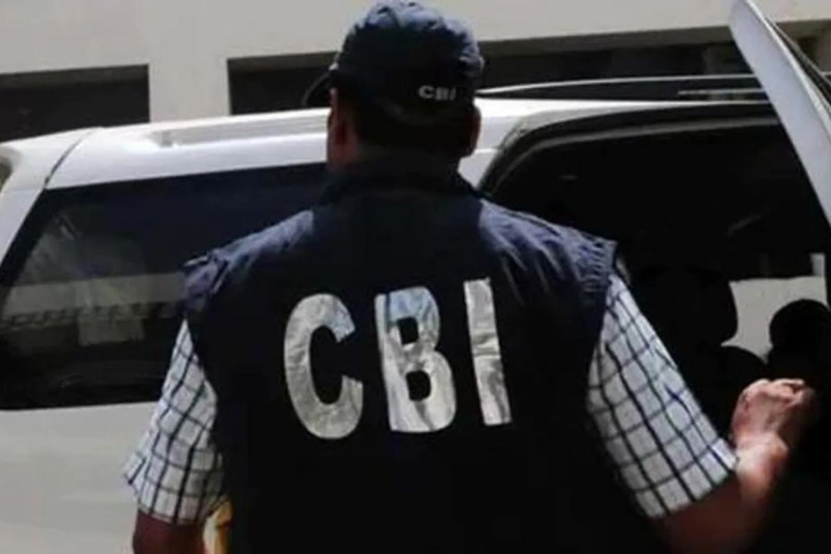 Career Tips: CBI मध्ये अधिकारी होण्यासाठी पात्रता असते तरी काय? किती मिळतो पगार? संपूर्ण माहिती