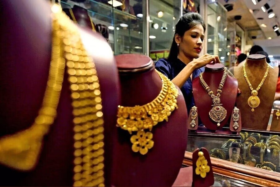  ,[object Object], सराफांची अनेक प्रसिद्ध दुकानं आहेत. येथील बाजारपेठेत सोनं खरेदीसाठी नेहमी गर्दी असते.